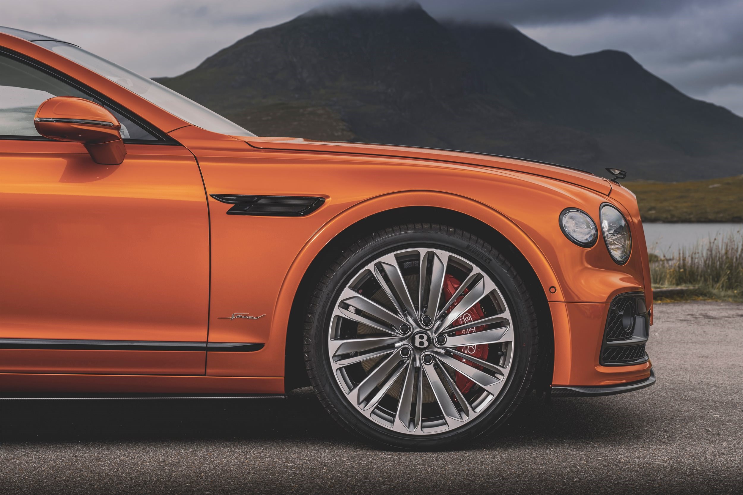 Colour , Orange Image type , Detail Image type , Static Angle , Side/Profile General , Performance General , Innovation General , Craftsmanship Corporate , Company Corporate , Beyond100 Current Models , Flying Spur , Flying Spur Speed Flying Spur Model Page Tag , Flying Spur Speed Model Page Tag 