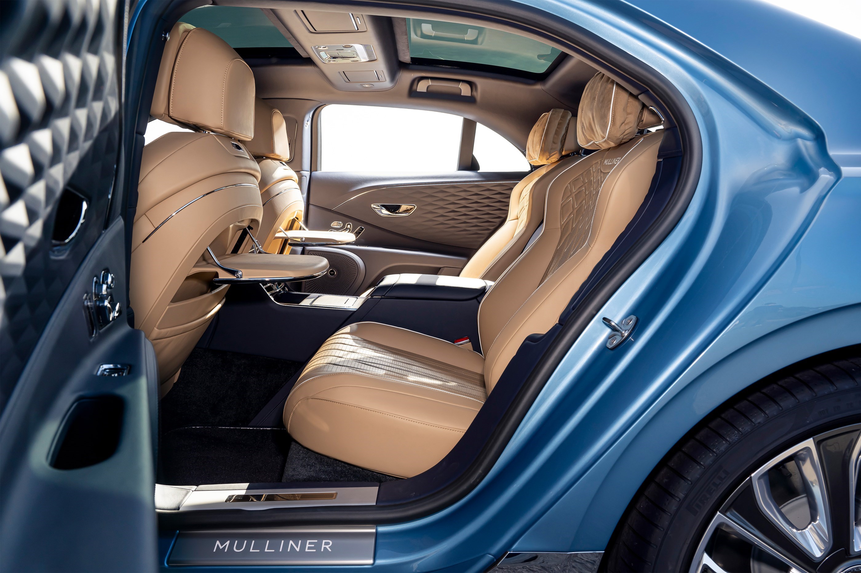 Colour , White Colour , Blue Image type , Static Angle , Interior Mulliner W12 Current Models , Flying Spur , Flying Spur Mulliner Flying Spur Model Page Tag , Flying Spur Mulliner Model Page Tag 