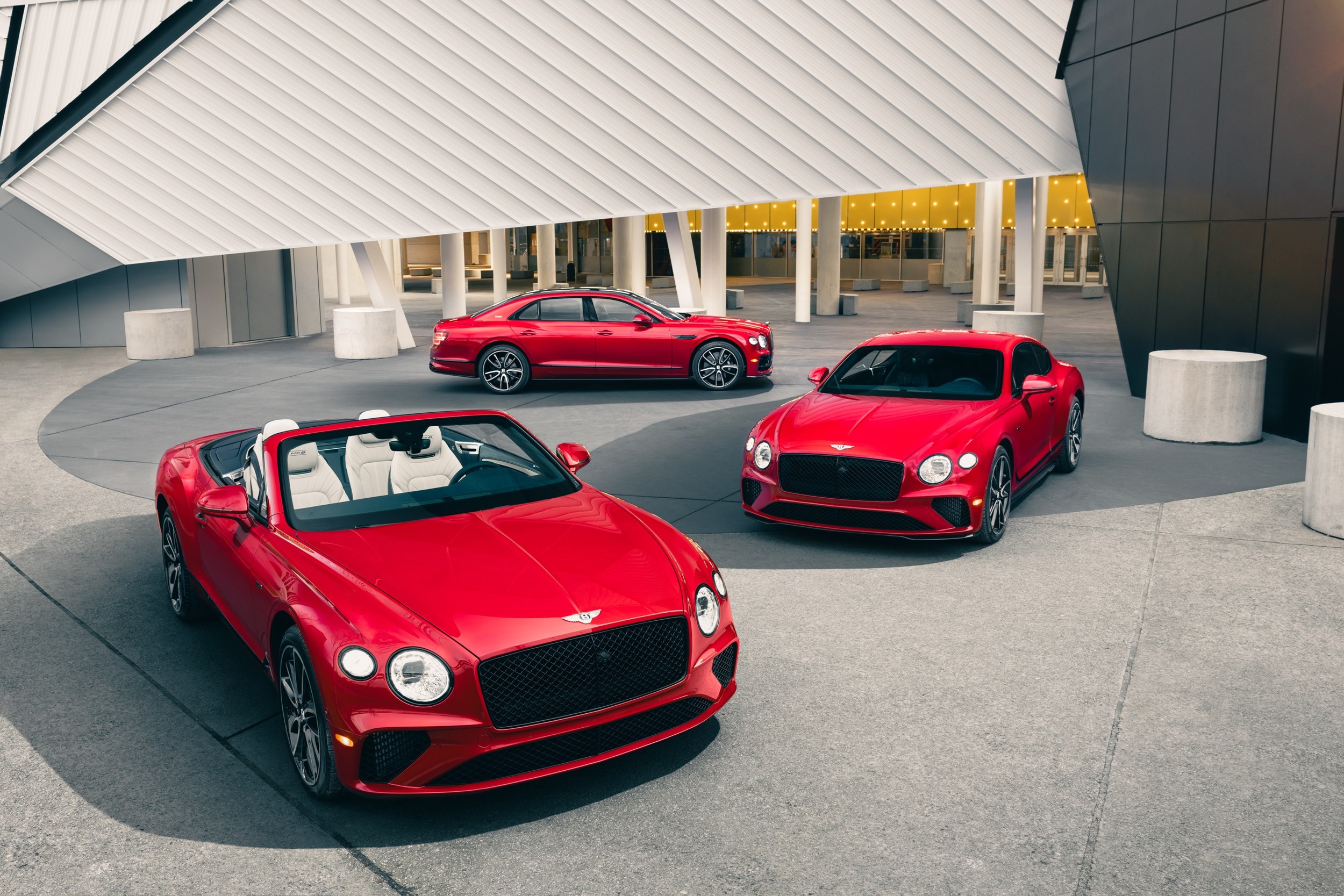 Colour , Rojo Image type , Estática Angle , Perfil Lateral Angle , Tres Cuartos Frontal Angle , Frontal General , Bentley Mulliner V8 Current Models , Flying Spur , Flying Spur Current Models , Continental GT Convertible , Continental GT Convertible Current Models , Continental GT , Continental GT 