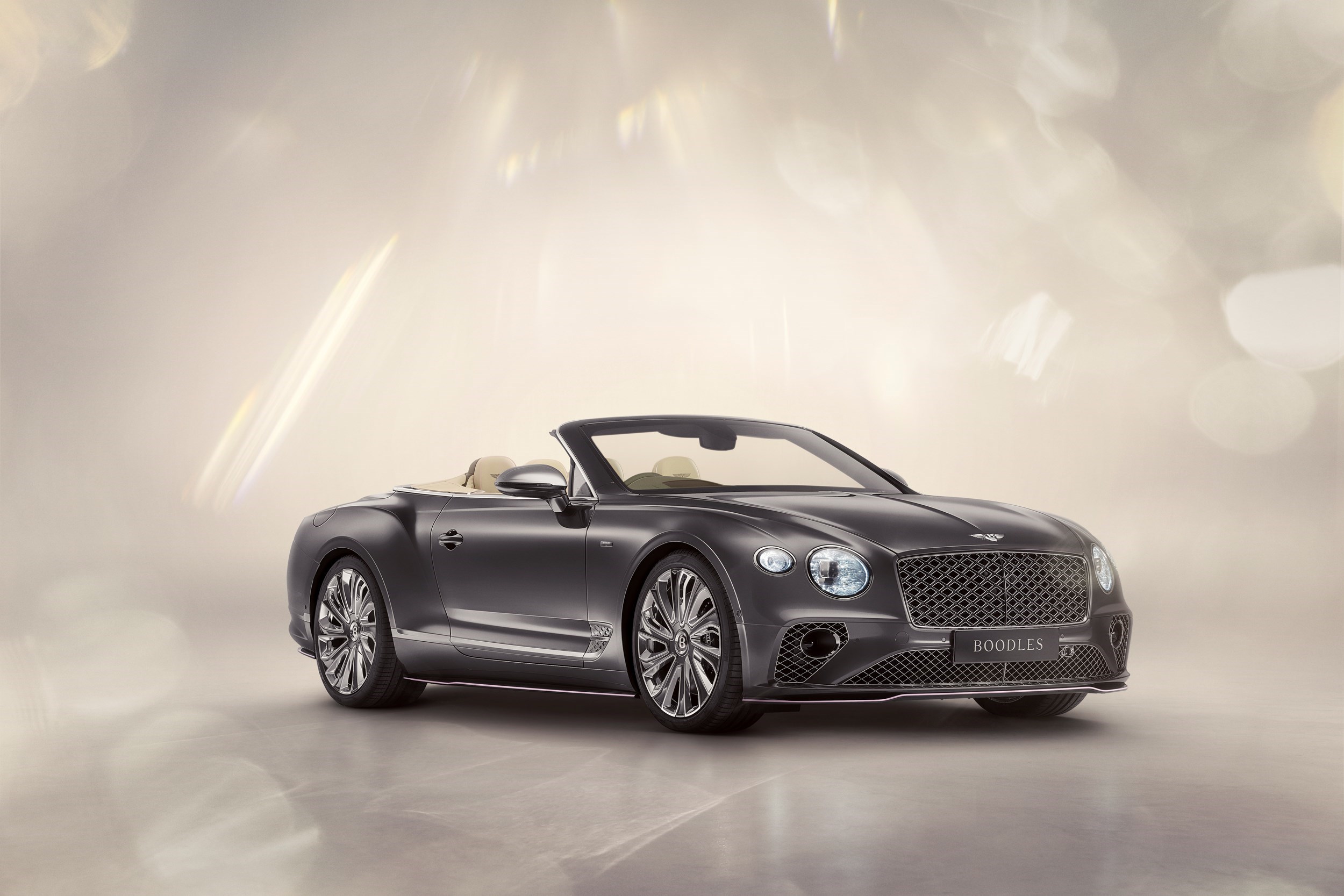 Colour , Silver/Grey Angle , Front 3/4 Current Models , Continental GT Convertible , Continental GT Convertible 