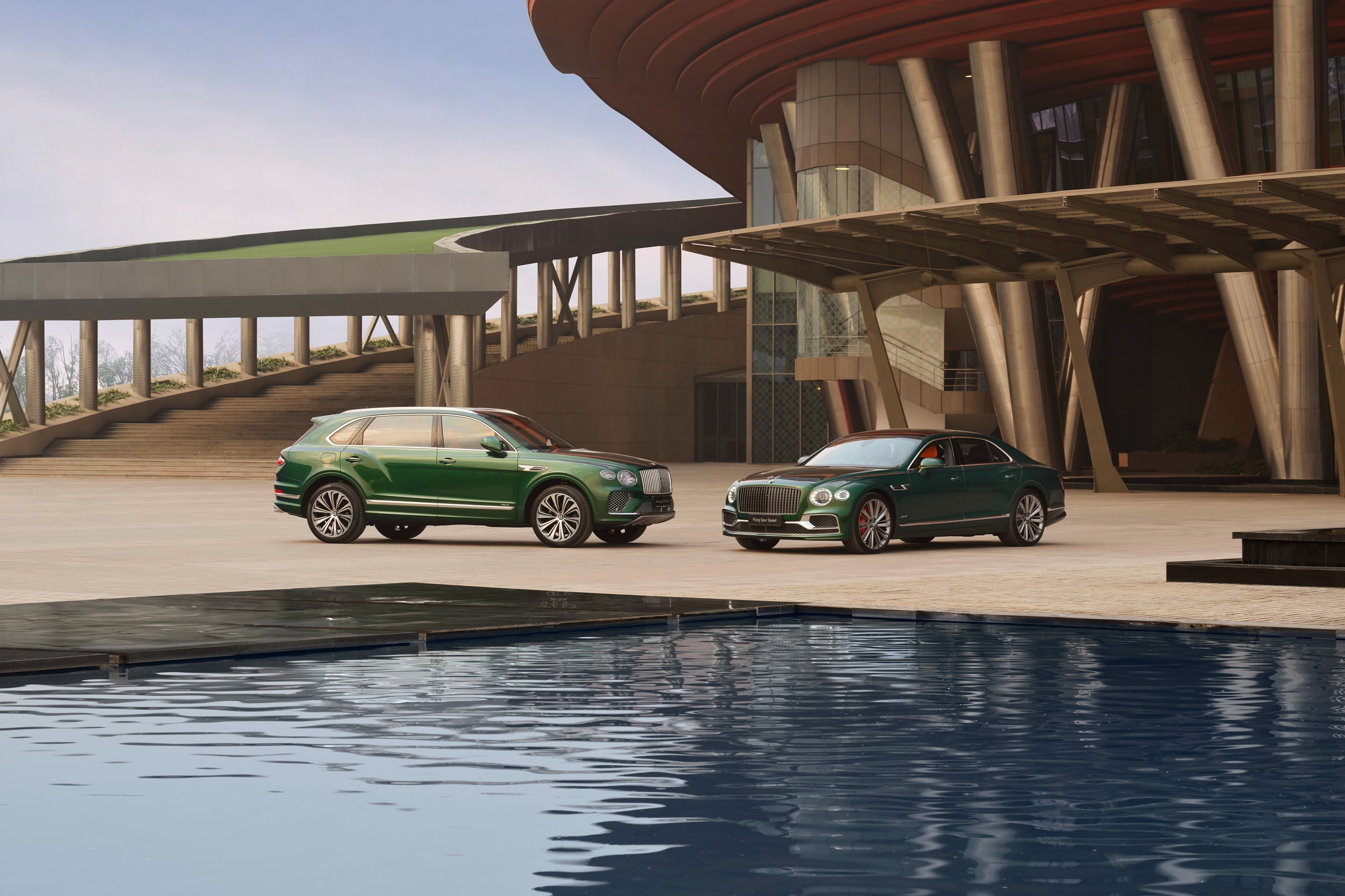 Colour , Verde Image type , Statico Angle , Profilo Laterale Angle , 3/4 Anteriore General , Bentley Mulliner Current Models , Flying Spur , Flying Spur Speed Current Models , Bentayga EWB , Bentayga EWB Azure 