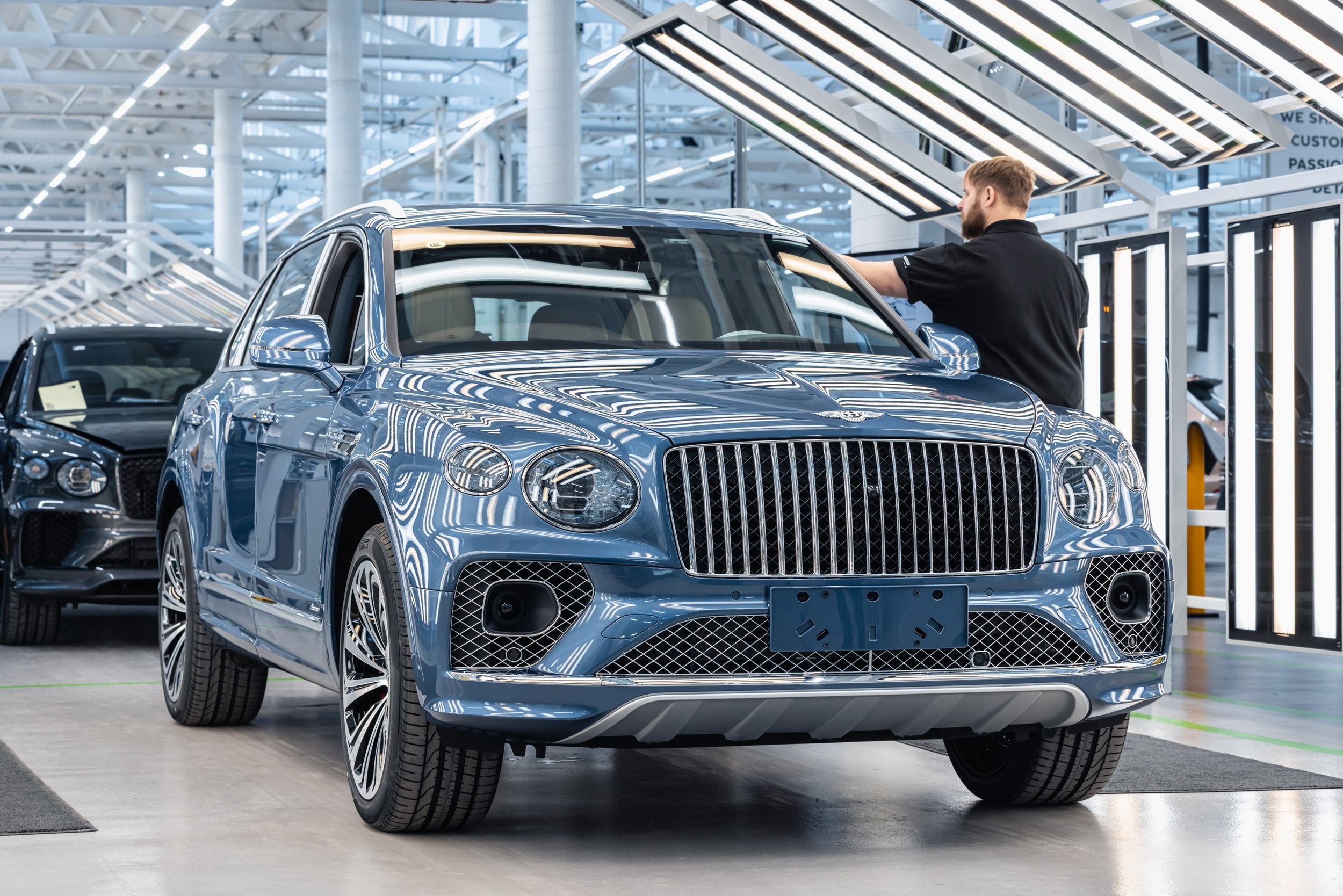 Factory area , Final Assembly Colour , Blue Image type , Detail Image type , Static Angle , Front Corporate , Bentley Factory Azure Current Models , Bentayga , Bentayga Azure 